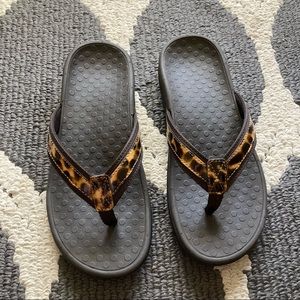 Vionic Tide II Flip Flops Leopard Print Size 6